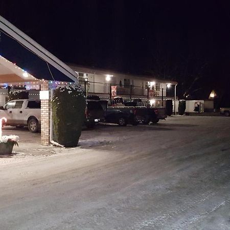 Anchor Riverfront Motel Сикамус Екстериор снимка