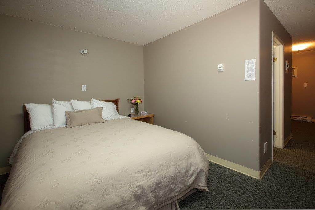 Anchor Riverfront Motel Сикамус Екстериор снимка