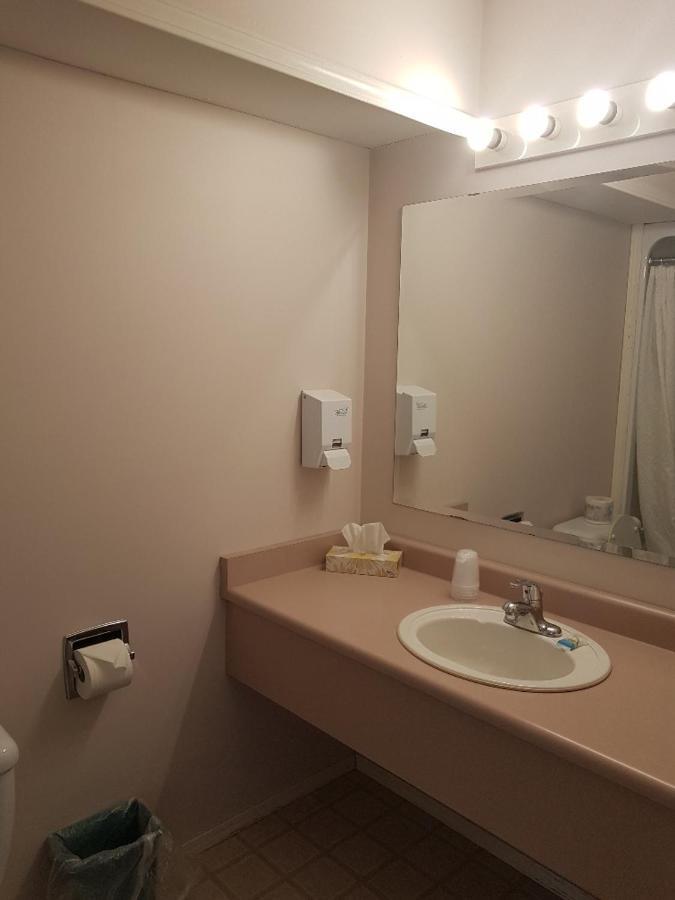 Anchor Riverfront Motel Сикамус Екстериор снимка